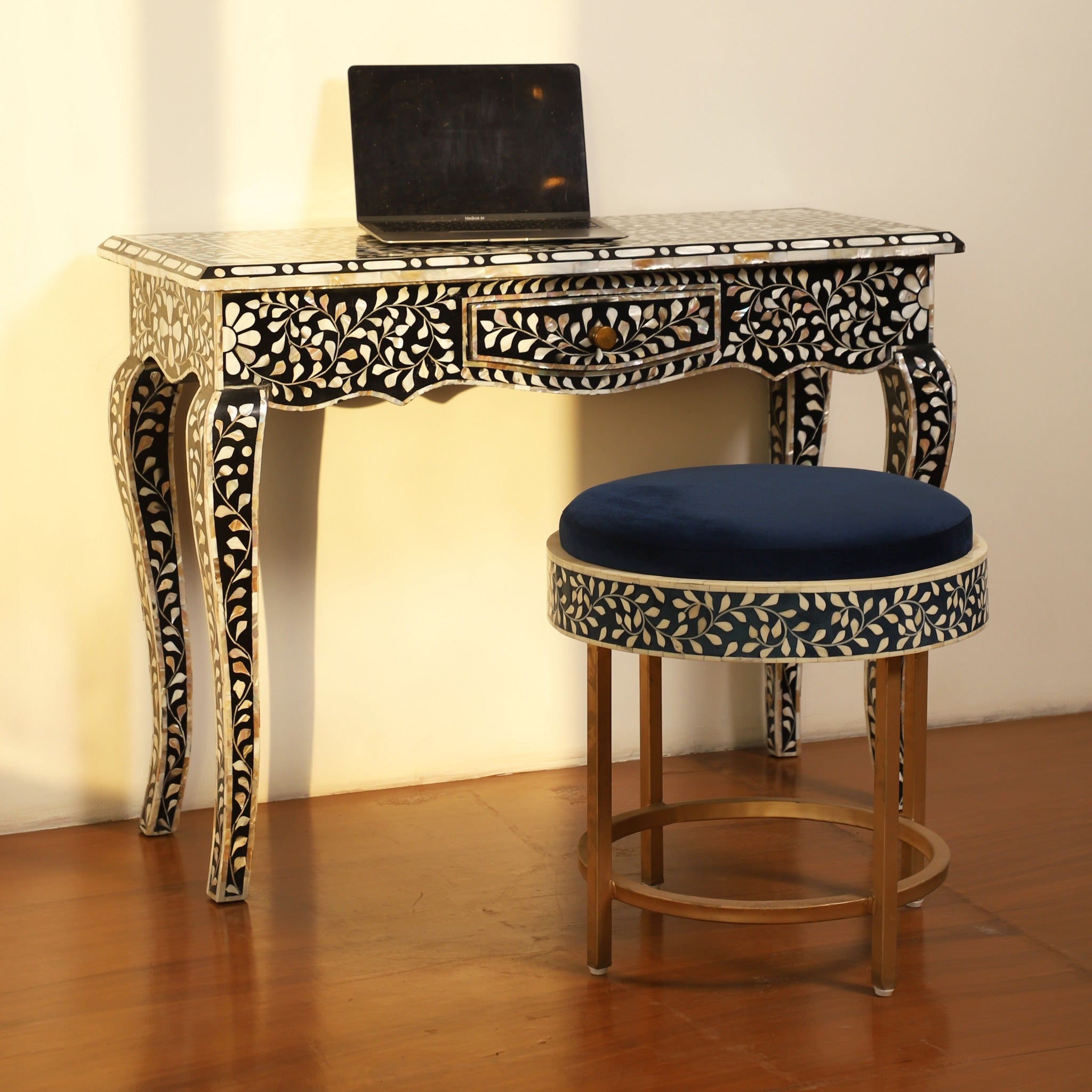 TABLE & STOOL SET