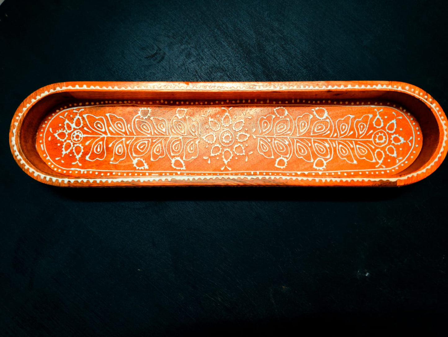 EMBOSSED PAINTING TRAY