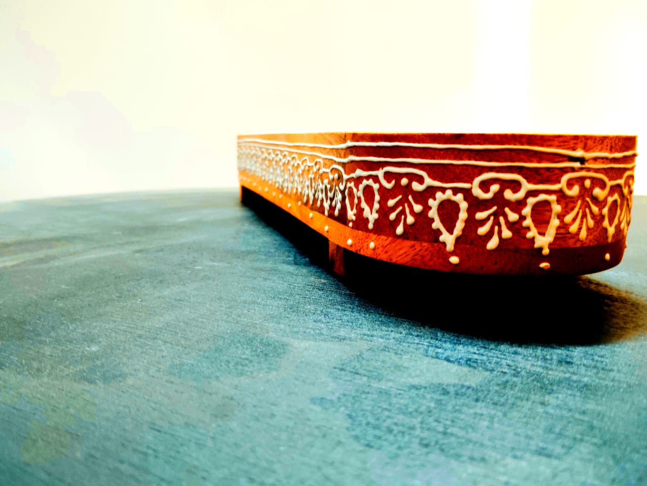 EMBOSSED PAINTING TRAY