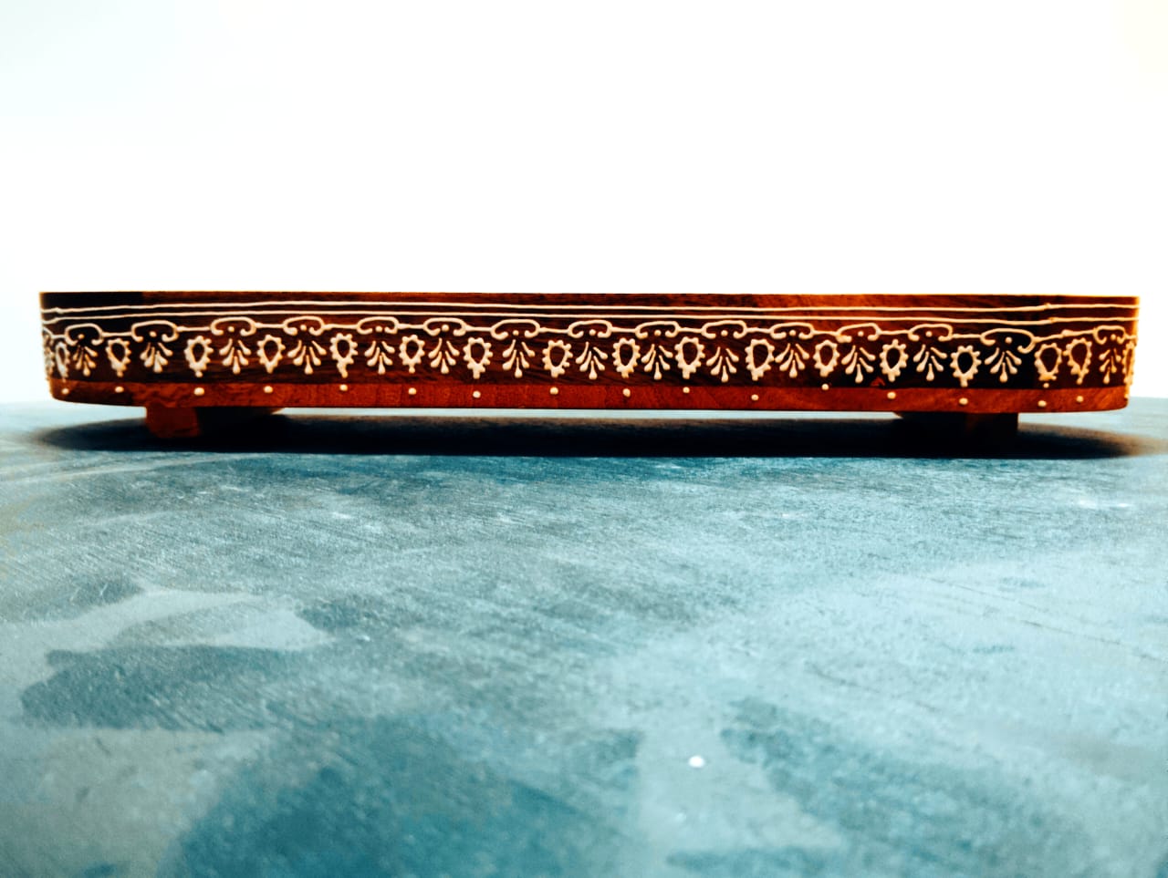 EMBOSSED PAINTING TRAY