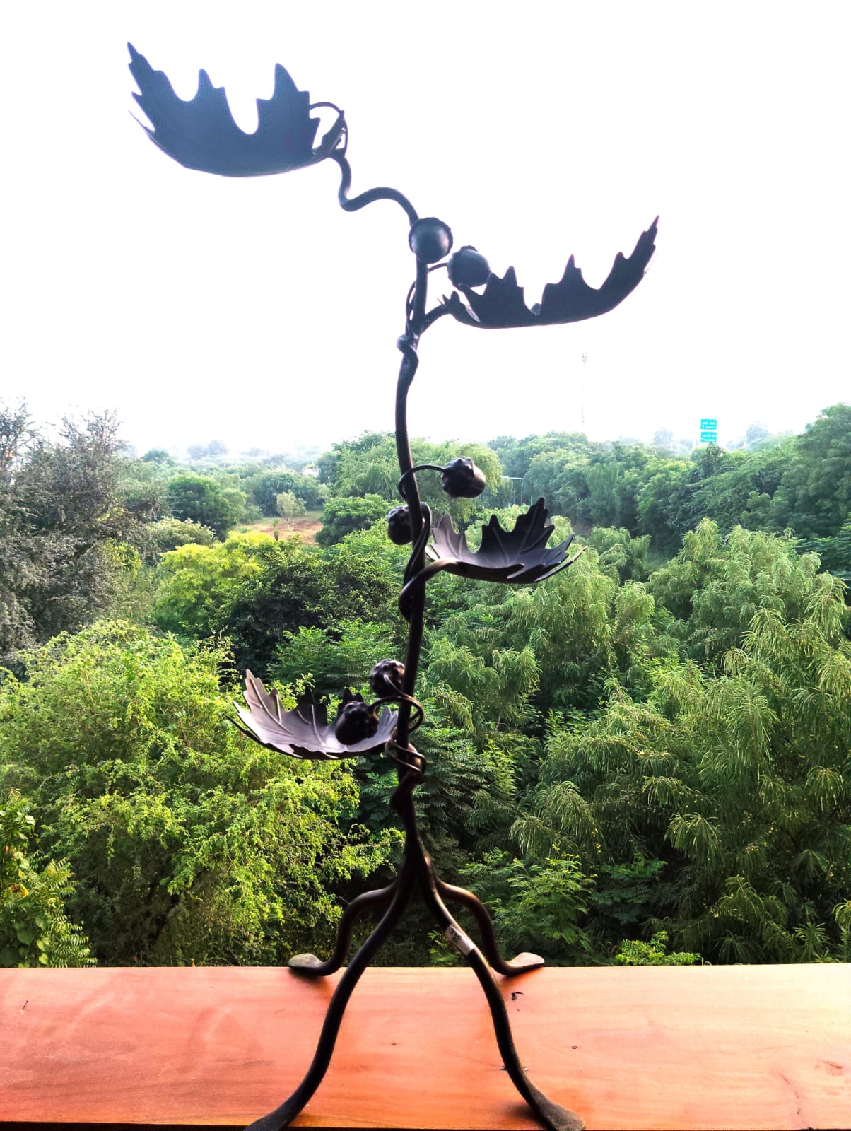 LEAF CASCADE DISPLAY STAND